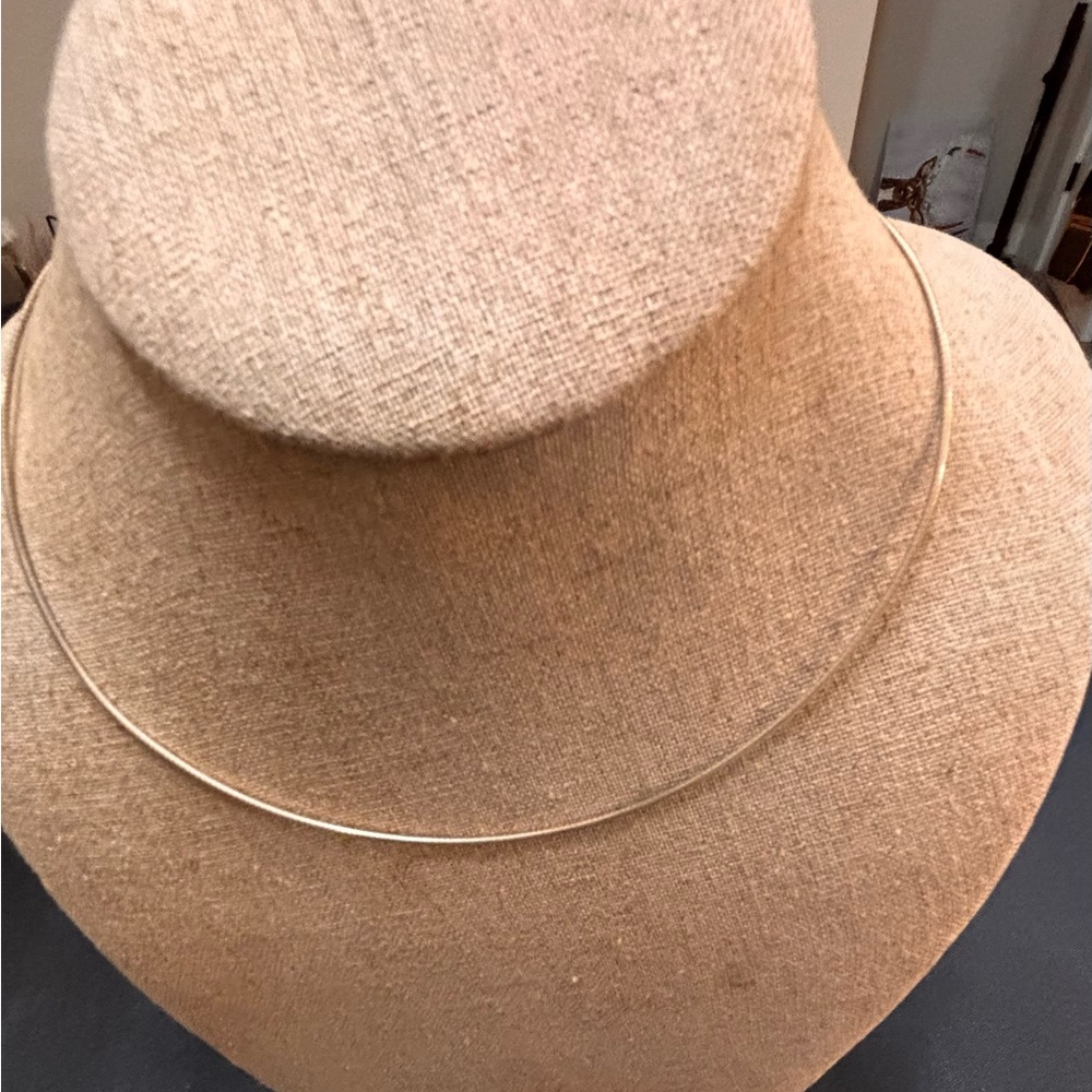 Elegant Silver Omega Necklace - Picture 4 of 9